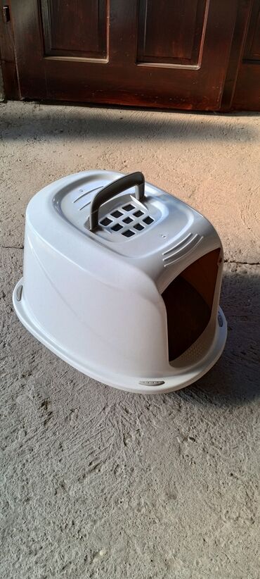 Oprema za kućne ljubimce: Toalet za mačku Galaksi,za mačku do 5 kg,kratko korišten
