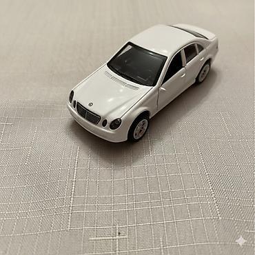 Ağ rəngli metal oyuncaq sedan model avtomobil - Korpus: die-cast lalafo.az -da Ağ rəngli metal oyuncaq sedan model avtomobil - Korpus: die-cast