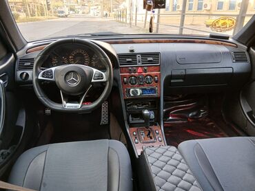 çeşqa maşını: Mercedes-Benz sedan – salon və eksteryer təfərrüatları - Gövdə: Gümüş