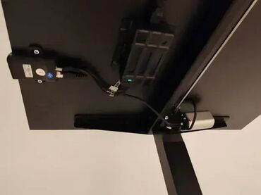 Kancelarijski setovi nameštaja: Fotelje i stolovi crni elektro podesivi dim 140x70 cm Odlični, kao — 5