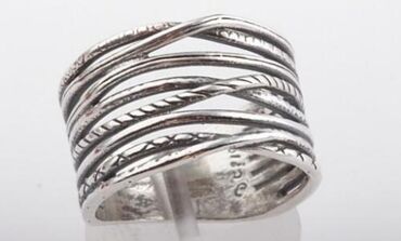 Prstenje: Predivan prsten od hirurškog čelika ima po veličinama