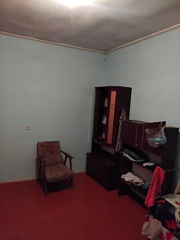 qusar kiraye: Kirayə üçün sadə, geniş otaq - Təbii işıq alan, hündür tavanlı otaq - — 1