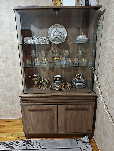 Bufetlər: Vitrinli qab-dadlıq şkafı - Material: taxta teksturalı korpus, ön və — 1