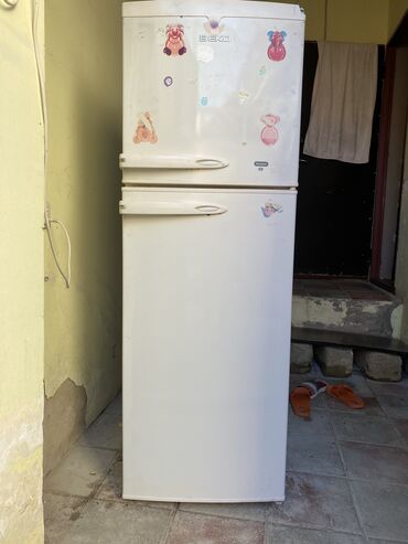 Маслобойки: Б/у 2 двери Beko Холодильник Продажа, цвет - Белый, С диспенсером