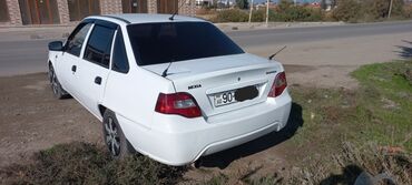 Daewoo: Daewoo Nexia: 1.5 l | 2011 il Sedan