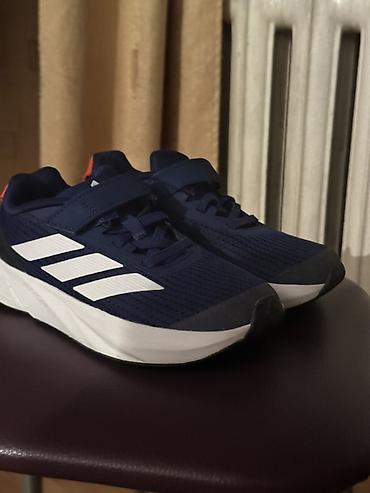 адидас бу красовка: Детские кроссовки Adidas (модель с тремя полосками) - Назначение — 1