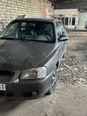 Hyundai: Hyundai Accent sedan - Kuzov: 4 qapılı sedan, tünd boz rəng - — 5