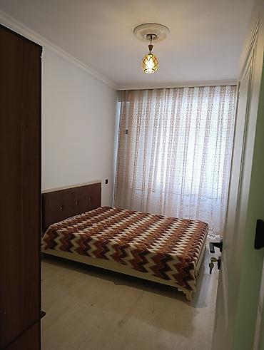 20 ci sahede evler: 3otaqlı mənzil – mətbəx-studiya və yataq otağı Xüsusiyyətlər: - Açıq — 5