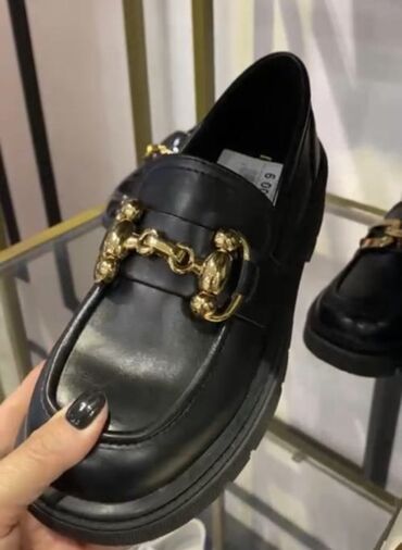 шикарная обувь: Лоферы, шикарного качества, натуральная кожа, покупала за 6000 отдам