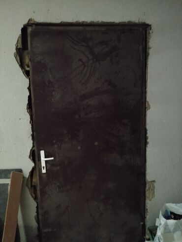 demir seyf qapi: Metal giriş qapısı - Material: qalın metal təbəqədən hazırlanmış