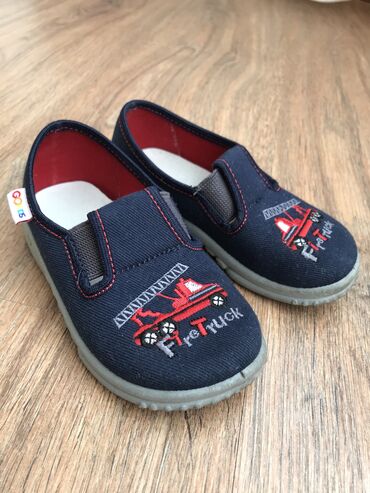Детская обувь: Текстильные сандалии. Размер 25. Одевали пару раз. Польша
