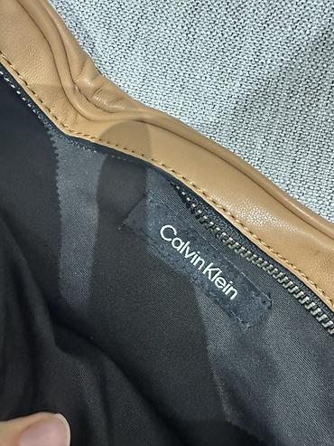 bel canta: Calvin Klein bel/çarpaz çanta - Rəng: bej (karamel ton) - Material — 3