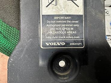 обшивки 124: Крышка блока предохранителей Volvo FH12 fh12.380 D12 380 2003 — 3