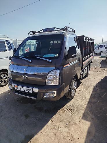 ford cargo: Hyundai Porter II — компактный городской грузовик с двухрядной кабиной — 1