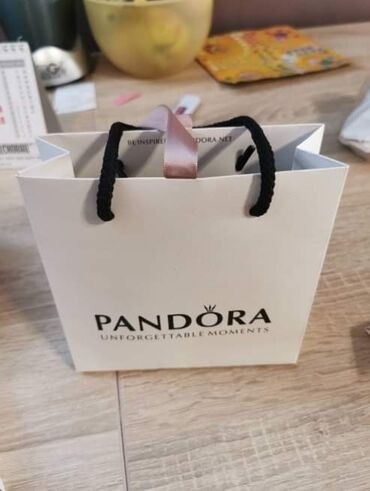 Setovi nakita: PANDORA narukvica sa original pakovanjem Cena:3500din Set sadrzi — 4