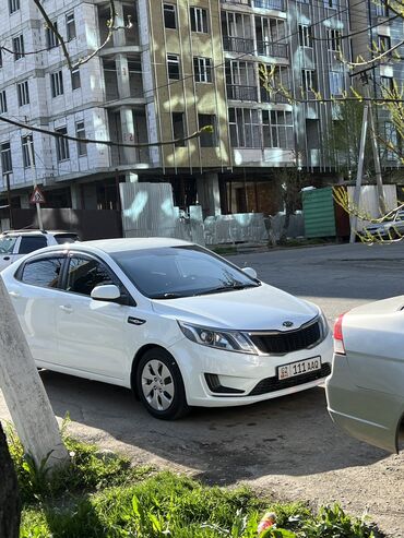 такси по городу: Kia Rio: 2013 г., 1.4 л, Механика, Бензин, Седан