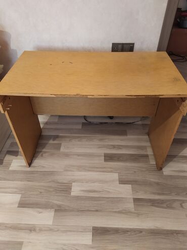 stolustu kompyuter: Письменный стол, Б/у, Нераскладной, Прямоугольный стол