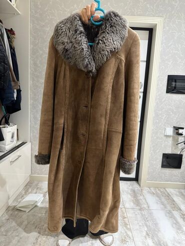 шуба из овчины азербайджанская: 20il öncə alınıb. Təzədir, geyinilməyib. Təbii kürkdür. Yüksək