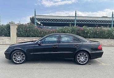 mercedes benz e250: Mercedes-Benz E-Class sedan (W211, restayl) – qara rəngdə, 4 qapılı — 3