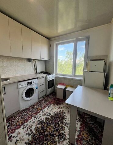 квартира в аренду в оше: 2 бөлмө, 49 кв. м, 105-серия, 5 кабат, Евроремонт