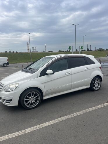 mersedes b 170: Mercedes-Benz B 180: 1.7 l | 2010 il Hetçbek