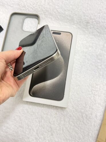 Apple iPhone: IPhone 15 Pro, Natural Titanium, Face ID — 2