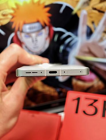 oneplus 8: OnePlus 13R, Б/у, 256 ГБ, цвет - Бежевый, 2 SIM, eSIM — 4