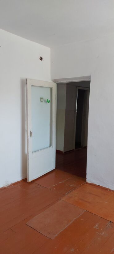 сниму квартиру в бишкеке в районе аламедин 1: 2 комнаты, 50 м², 1 этаж, Старый ремонт