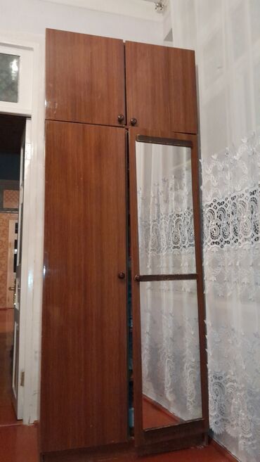 işlənmiş şifoner: Paltar şkafı
işlənmişdir 
yaxşı vəziyyətdədir
içi genişdir