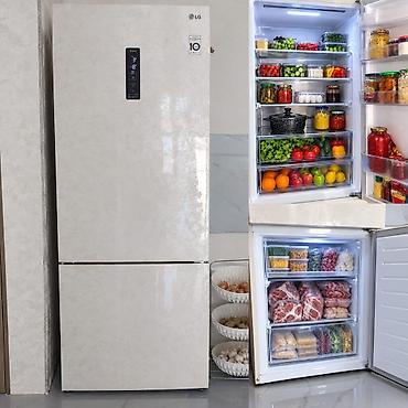 LG soyuducu. Aşağıda dondurucu, yuxarıda soyuducu bölməsi olan