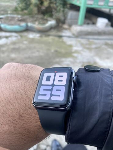 Наручные часы: Продаю Apple Watch 3 серий оригинал есть зарядник коробки нету