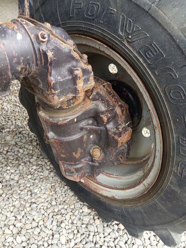 Traktorlar: Belarus 82.1 traktor - 4x4 (ön aparıcı) təkər formulu - Kabinli — 14