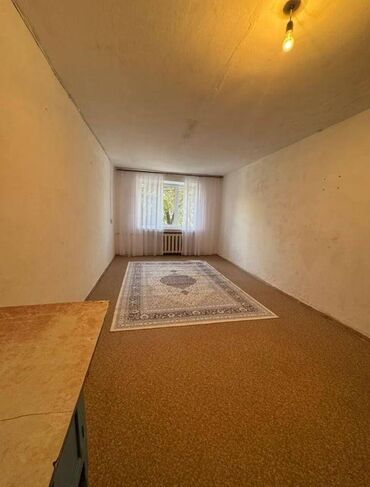 срочно продаётся 1 комнатная квартира в районе ошского рынка по улице молодая гвардия токтогула: 1 бөлмө, 18 кв. м, Жатакана жана мейманкана түрүндө, 2 кабат, Косметикалык ремонт