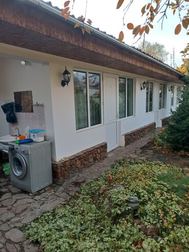 продаю дом рабочий гарадок: Гостевой двор с отдельными номерами и зелёным двориком. Описание: -