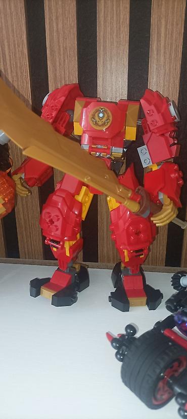 qala oyuncaq dəsti: Orginal Lego Ninjago Mechler ve yaninda orginal olmayan legolar var — 2