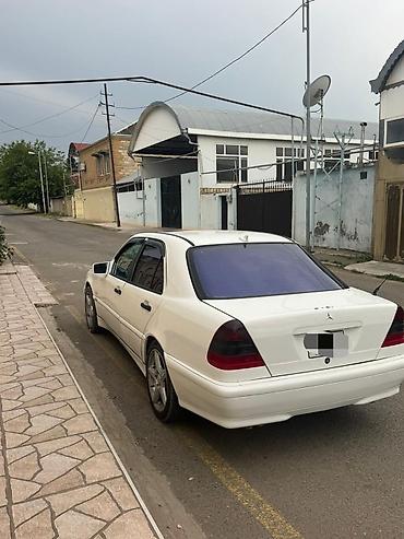 moto bot: Mercedes-Benz C-Class: 2.3 l | 1998 il Sedan — 4