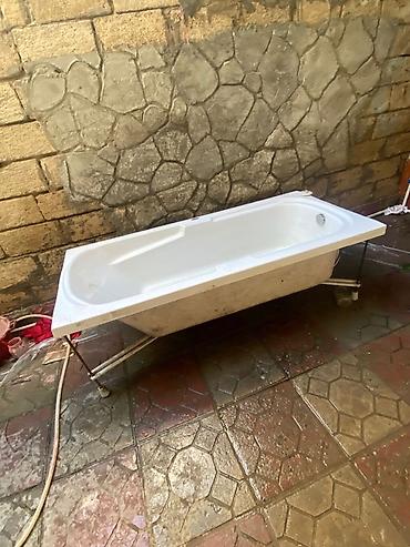 hamam kalonkası: Akril vanna – düzbucaqlı forma, ağ rəng. Xüsusiyyətlər: - Ölçü — 2