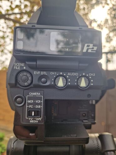 Videokameralar: Panasonic P2 DVCPRO HD peşəkar video kamera + Manfrotto 503HDV tripod — 10