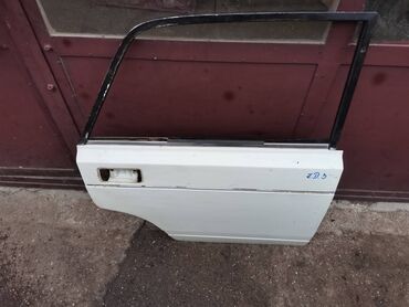 Auto delovi: Vrata zadnja desna Lada 2105,2107 Riva u beloj boji broj 3. Vrata su — 3