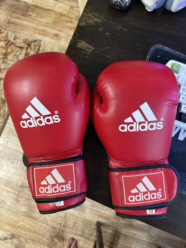 состоянии хорошое: Боксерские перчатки Adidas, 12 унций, хорошее качество, состояние тоже