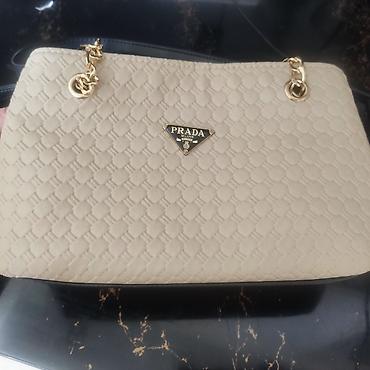 prada eynek: Bej rəngli çanta – qızılı aksentlər və toxumalı naxış - Klassik bej — 1