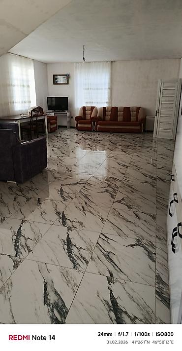 Həyət evləri və villaların satışı: Dağ mənzərəli həyət evi - İki mərtəbəli ev, üst mərtəbədə geniş — 8