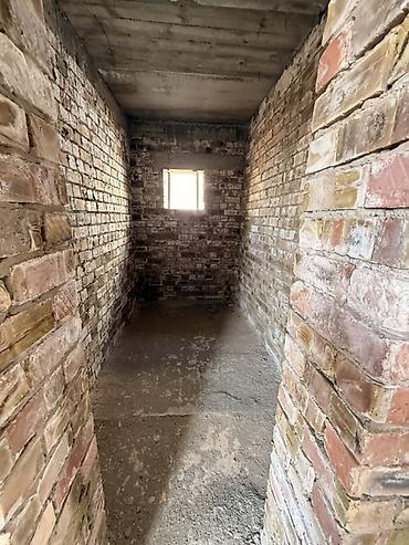 Продажа полдома: Продается просторный кирпичный дом Площадью 200 кв Находится в — 12