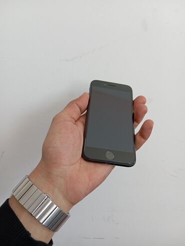 iphone 4s telefon: IPhone 8, 64 GB, Jet Black, Barmaq izi