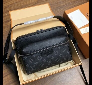 барсетка лакосте зеленая: Классическая сумка, Louis Vuitton, Франция, Материал: Натуральная кожа, Регулируемый ремень, Мужские, Б/у