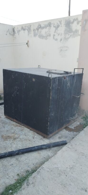 Baklar və çənlər: Bak, Metal, 2500 l l, İşlənmiş