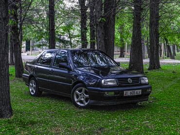 Volkswagen: Volkswagen Vento: 1994 г., 1.8 л, Механика, Бензин, Седан