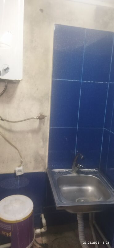 снять комнату в общежитии: Kirayə üçün kiçik yaşayış yeri – studiya tipli otaq və sanitar qovşağı