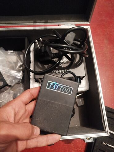 Manikür, pedikür aparatları: Tatu maşın dəsti – alüminium daşıma çantasında komplekt. Komplektin — 9