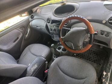 срочно срочно продам машину: Toyota Vitz: 2001 г., 1 л, Механика, Бензин, Хэтчбэк